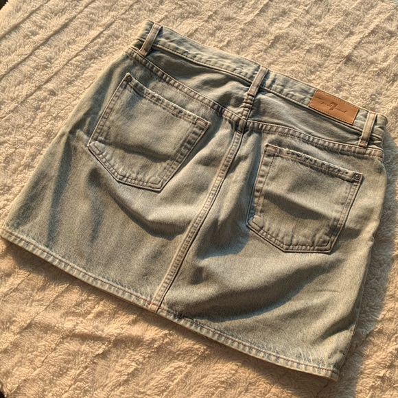 7FAM Denim Mini in Lightwash - Picture 5 of 8